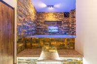 Massive Jacuzzi - 6 Bedroom with Private Bathroom - 1 block from LLeras P11 - Ferienwohnung Medellín
