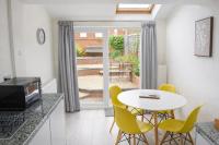 Cosy Shakespeare Street cottage - free parking and dogs welcome - B&B Stratford-upon-Avon