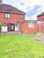 New 4BR Home 2 Private Parking, Sleeps 5 - Chambres d'hôtes Drayton