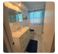 Beach House Minutes From the Ocean - B&B Largo