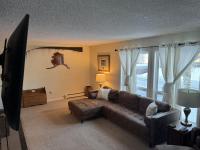 Cheerful 4 bedroom home with HOT TUB close to Airport - Ferienwohnung Anchorage