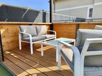 HOST4U - Dimora degli Ulivi, New Apartment with one Bedroom, Terrace and Parking, 10 minutes to the beach - Bed and Breakfast Costa d'Oneglia