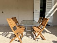HOST4U - Dimora degli Ulivi, New Apartment with one Bedroom, Terrace and Parking, 10 minutes to the beach - Chambres d'hôtes Costa d'Oneglia