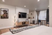 Stylish Downtown Anchorage Stay- King Bed plus Kitchen - Chambres d'hôtes Anchorage