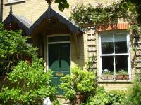 Old Station Gardens, SW London - B&B Teddington