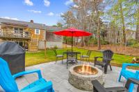 Spacious Family 5BR Cape Retreat FirepitDeckOutdoorShower - Chambres d'hôtes Yarmouth