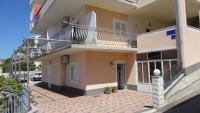 Two-Bedroom Apartment (5 Adults)