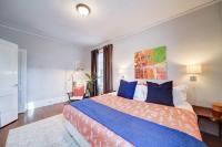 Elegant and Colorful 1BR with Covered Porch - Ferienwohnung Charlotte