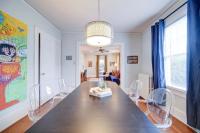 Elegant and Colorful 1BR with Covered Porch - Ferienwohnung Charlotte