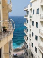 Sliema 2BR Sea View Apartment with Terrace & BBQ - B&B Sliema