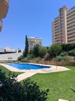 Bright Flat 1 min from Beach with parking - Bed and Breakfast Fuengirola