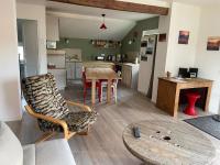 Au calme, en bord de rivière - B&B Poncin