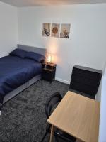 Wigan 3 bed close to amenities, M6, M58 - B&B Wigan
