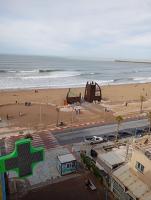 Chic appartement calme à une minute à pied de la plage - B&B Kenitra