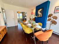 The Avenue - Sleeps 9 -Close2City - Free Parking - Chambres d'hôtes Bath