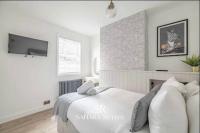 Stylish 2BR Cottage - Windsor Stays - Contractors & Families - B&B Windsor