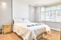 Spacious 6 BR Home in Handsworth wood - B&B Birmingham