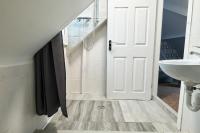Spacious 6 BR Home in Handsworth wood - B&B Birmingham