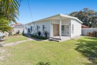 Windang Beach Escape - Seaside Bliss with Private Pool - Ferienwohnung Windang