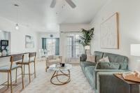 Family Retreat 2BD/2BA | Pool |TMC & NRG| Sleeps 8 - Bed and Breakfast Houston