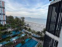 Seaview, Poolview- Timurbay Seafront Residence - B&B Kuantan
