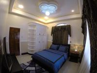 Standard Queen Room with Shared Bathroom