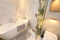 Noble Hub- near the XinTianDi - B&B Shanghai