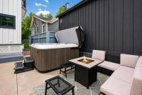 Updated Spacious Home w AC & Hot Tub Walk to Town! - B&B Aspen