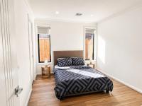 Modern 4BR Home 3 Master Ensuites Family Stays - B&B Sydney