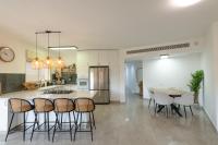 SINGHA Residence-Garden & Pool Suite - Chambres d'hôtes Eilat
