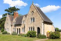 Alms House East Grade II Listed Garden & Patio - B&B Bushley