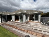 Modern, spacious, sunny 4 bdrm home Central Hutt - Chambres d'hôtes Lower Hutt