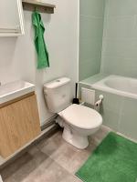 Bright Paris Apartment Separate Bedroom and Living Room - Ferienwohnung Gennevilliers