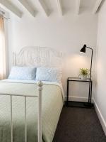 Private 1-Bed with Parking - Ferienwohnung London