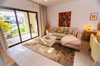 Grand Bay, Lux Perybere Beach apt, Pool, Lift - Bed and Breakfast Grand Baie