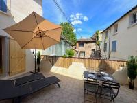 L'Escale - Appartement T2 cosy climatisé avec grande terrasse centre ville Manosque - Chambres d'hôtes Manosque