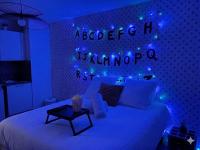 Stranger Pop, Balcon, gare et centre ville - B&B Rennes