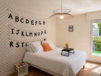 Stranger Pop, Balcon, gare et centre ville - B&B Rennes
