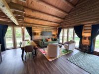 A Novel Stay 3 bed 2 bath log cabin in Shelbyville, IL - Chambres d'hôtes Shelbyville