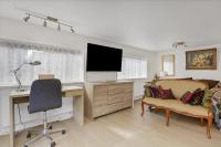 Lara Studio in Laugardalur valley, Reykjavík Central Park and Botanical Garden, Private entrance, FREE Private Parking on side - Chambres d'hôtes Reykjavik