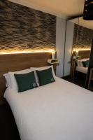 Deluxe One-Bedroom Apartment