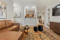 2BR Top-Floor w Pool Balcony PEC 2302 - Bed and Breakfast San Antonio