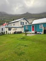 Nýlenda - Charming Two Bedroom Seaside Property, Mountain and Town Views - B&B Seyðisfjörður