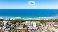 Azure Luxe Seaside Suite - Walk to beach and cafes - B&B Coffs Harbour