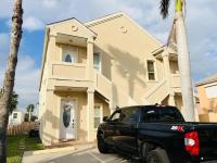 Family Retreat with pool for 6 Pet Lovers 130 E Retama #3 - Bed and Breakfast South Padre Island