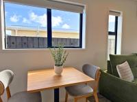 Modern 1BR Townhouse with Private Courtyard - B&B Lower Hutt