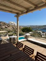 Stylish villa in Ornos with Amazing View &Pool access - B&B Ornós