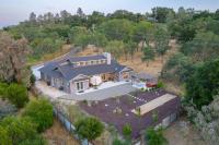 Luxurious, Modern Farmhouse in Wine Country - Chambres d'hôtes Atascadero
