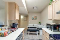 Hike, Swim & Shop: Tucson Condo w/ Balcony - Bed and Breakfast Tucson