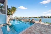 Treasure Trove Waterfront Haven - Bed and Breakfast St. Pete Beach